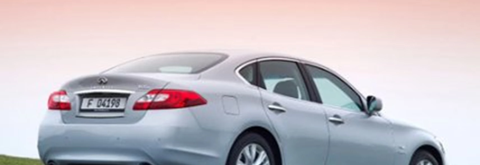 New Infiniti M35h hybrid